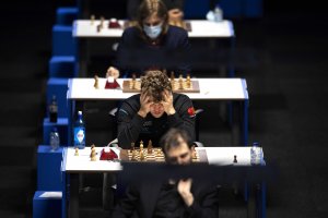 През последните седмици световният шампион Магнус Карлсен подпали шахматния свят
