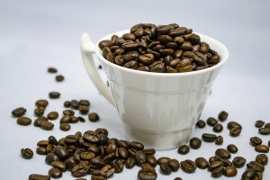 Според неговите оценки до март резервите от кафе в страната