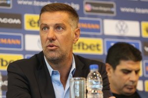 Новият селекционер на националния отбор Младен Кръстаич обяви първия си