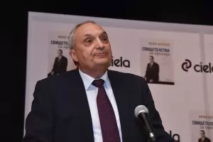 Костов: Служебното правителство активно участва в борбата за властта