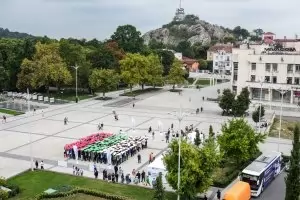 Немощни предизборни кампании стартираха на празни площади