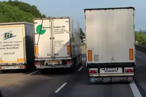 Сърбия ще забрани на камиони да изпреварват на магистрали