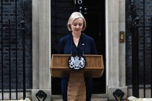 Лиз Тръс подаде оставка като министър председател на Великобритания след само