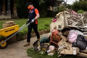 Австралия вече трета седмица се бори с големи наводнения