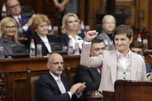 Парламентът в Белград гласува снощи новото правителство на Сърбия След