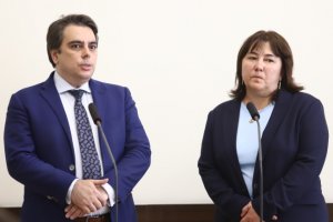 Практика стана на служебния финансов министър Росица Велкова да свиква пресконференции