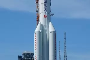 Испания затвори частично небето си заради отломки от китайска ракета