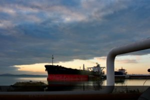 Забраната за износ на нефтопродукти на Лукойл Нефтохим получени от руски