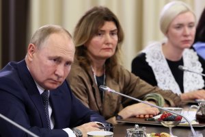 Руският президент Путин се срещна с майки на загинали руски