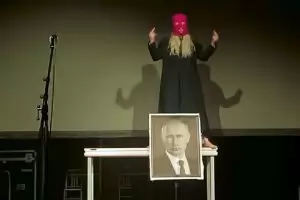 Pussy Riot искат трибунал за Путин в антивоенна песен