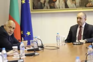 Време е президентът отново да вдигне юмрука срещу ГЕРБ