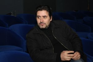 СЪНИ СЪНИНСКИ е режисьор актьор писател продуцент издател Театралните спектакли