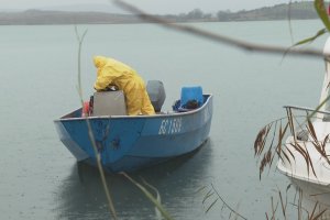 Издирването на двамата изчезнали в Мандренско езеро рибари не даде