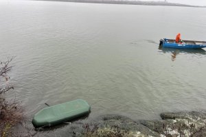 Тялото на един от изчезналите рибари в езерото Мандра изплува днес