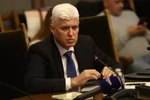 Шефът на МО: Петков е виновен, че няма триъгълни сделки с оръжие за Украйна