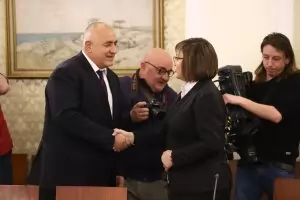 Задава се нова тройна коалиция - на презрените