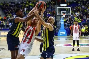 Везенков спомогна с "дабъл-дабъл" за разгром насред Истанбул