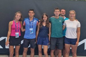 Общо трима български тенис таланти се класираха за 1 8 финалите в