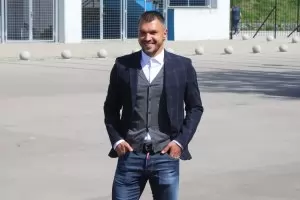 Валери Божинов пак ще играе футбол - във Втора лига