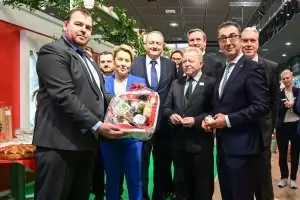Министър Гечев се оплака от конкуренцията на украинската пшеница 