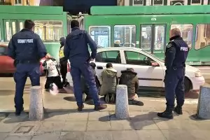 Полицията задържа нелегални мигранти на пъпа на София