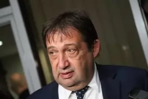 Министър Шишков не ще да наказва София заради Фандъкова