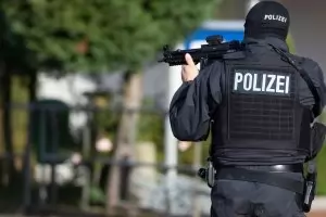 Мигрант уби двама пътници и 
рани седем във влак за Хамбург