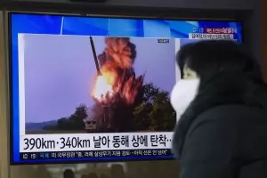 КНДР изстреля две балистични ракети в Японско море