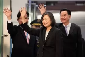 Тайванската президентка "се отби" във Вашингтон на път за Латинска Америка