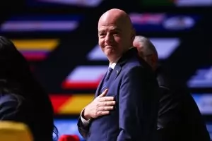 ФИФА преизбра с аплодисменти Инфантино за президент до 2027 г.