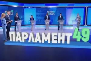 Нелепи политици излязоха с неубедителни мерки срещу кризата