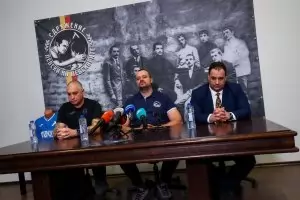 Феновете на "Левски" призоваха Сираков да си предаде акциите