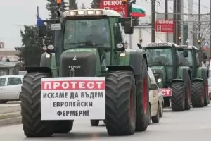 Земеделците блокираха с тежка техника цялата страна