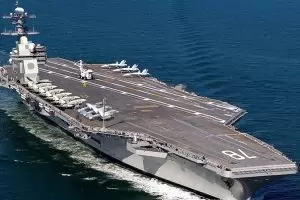 САЩ докараха до руската граница най-големия военен кораб в света