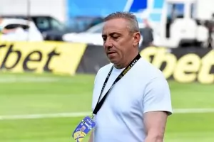 Едва петима треньори от Първа лига не са сменени този сезон