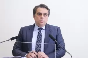 Василев вдига ДДС за газ и парно и реже издръжката на чиновниците