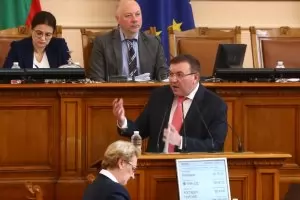 Случващото се с НЗОК показва опасни процеси в управлението