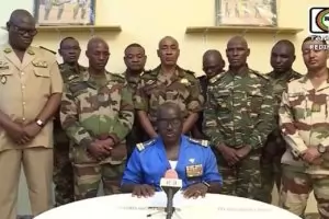 Макрон: Френският посланик в Нигер е взет за заложник