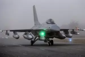 Бойни изтребители F-16 прехванаха самолет близо до Байдън 