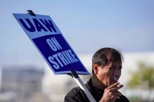 Ford уволнява стачкуващи