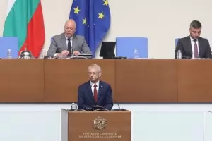 Без Борисов кабинетът преодоля вота на недоверие