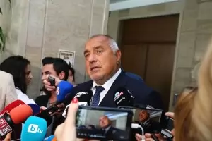 Борисов атакува министри, но ще крепи кабинета
