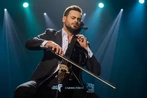 Половинка от 2Cellos ще свири на Античния театър в Пловдив