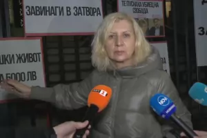 Роднините на убитата Евгения протестират срещу пускането на свекъра ѝ