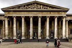 И зам.-шефът на Британския музей напусна заради кражбите на артефакти
