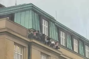 14 души са загинали при стрелба в университета в Прага