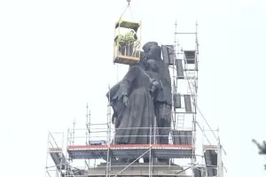Подновява се демонтажът на паметника на съветската армия