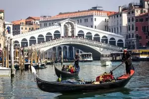 Туристи обърнаха гондола във Венеция заради селфита