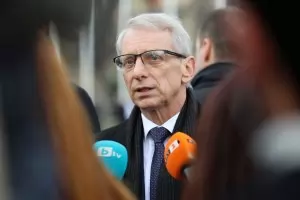 Денков кани и опозицията да номинира хора за регулаторите