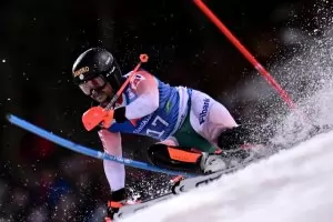Алберт Попов завърши 12-и на нощния слалом в Шладминг
